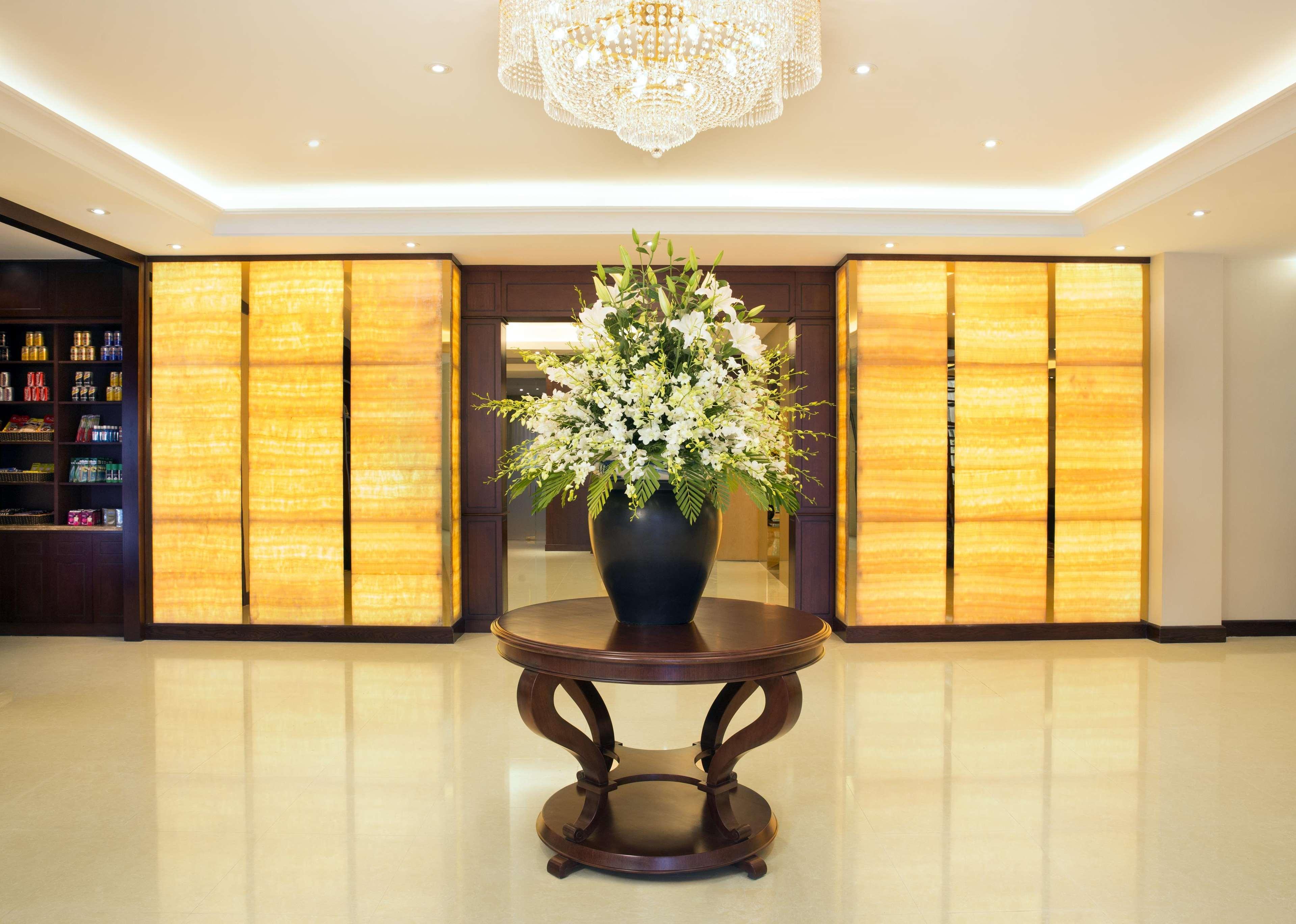 Hilton Garden Inn Hanoi Exterior photo