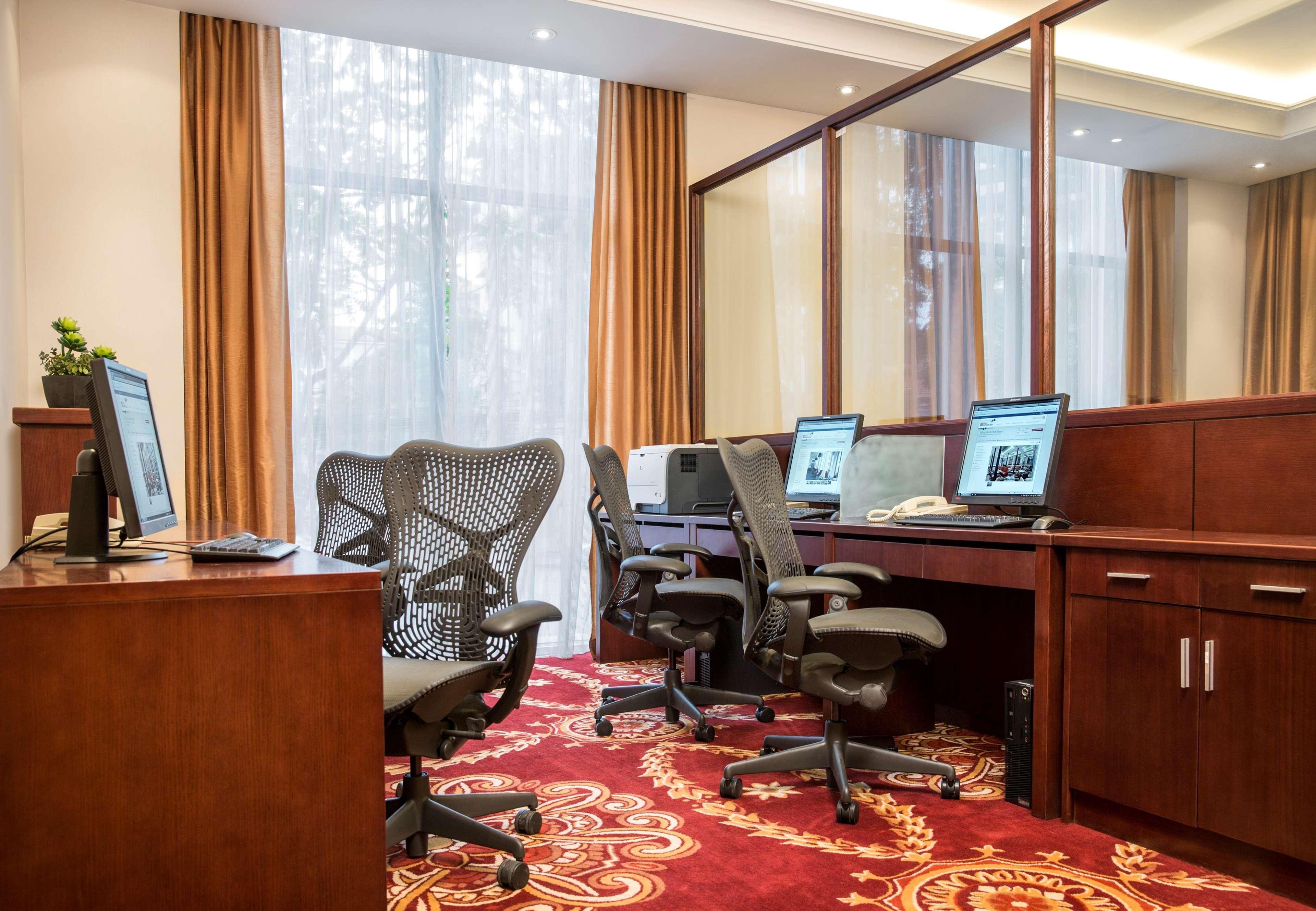 Hilton Garden Inn Hanoi Exterior photo