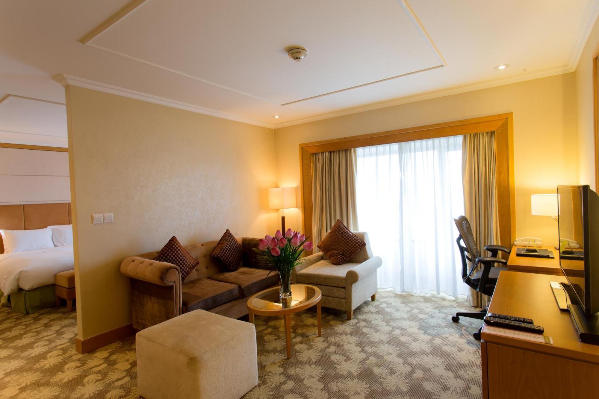 Hilton Garden Inn Hanoi Exterior photo