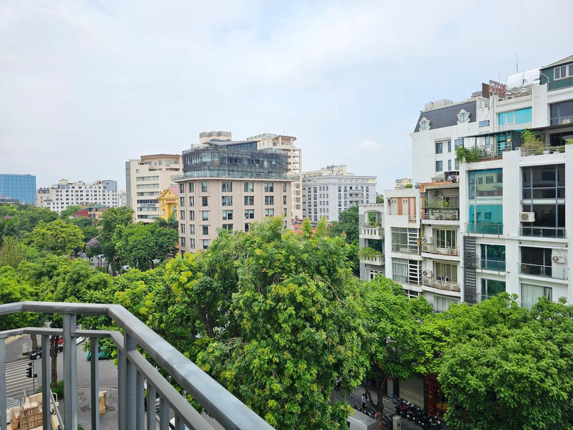 Hilton Garden Inn Hanoi Exterior photo